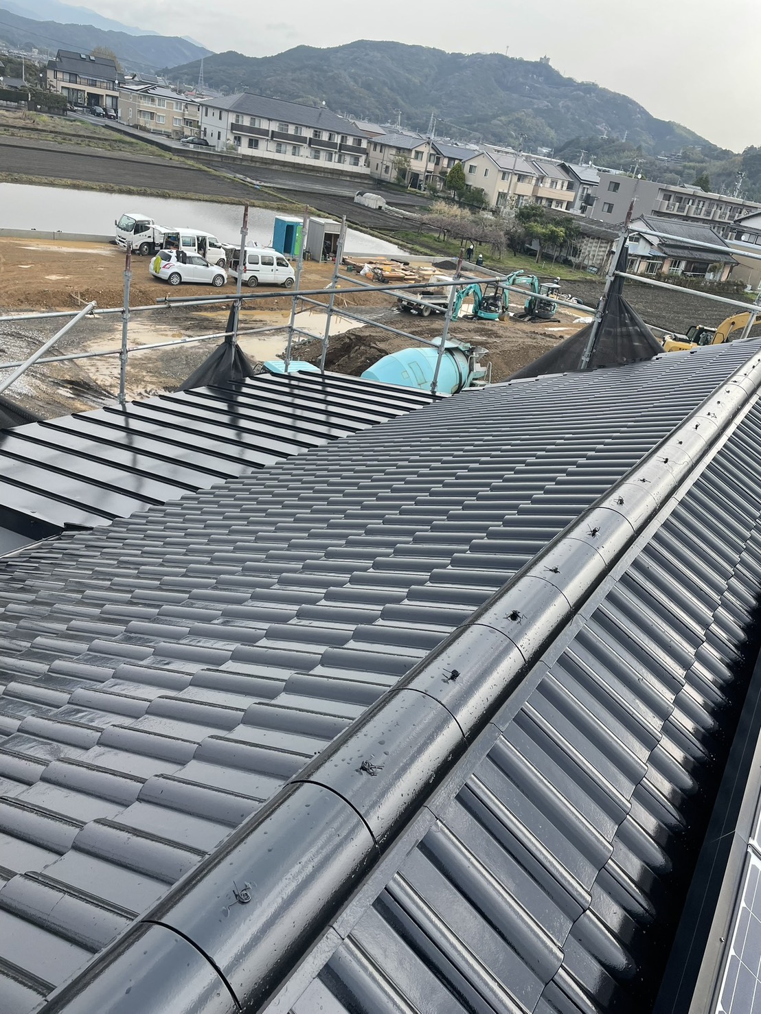 屋根の棟部分と仕上がり